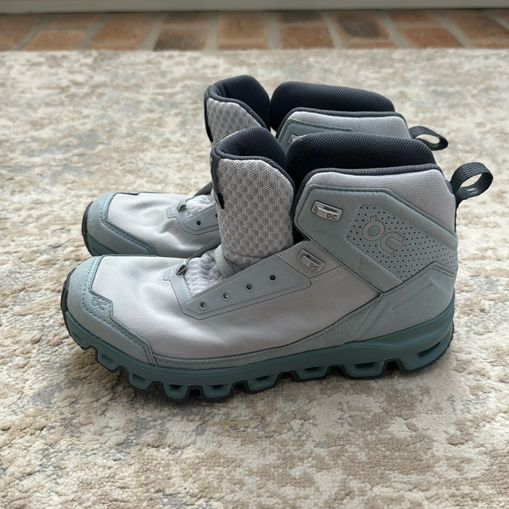 Brand New never work women’s size 8 on cloud hiking boots